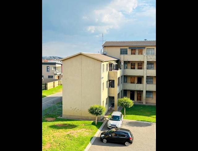 2 BEDROOM APARTMENT FOR SALE IN FLEURHOF